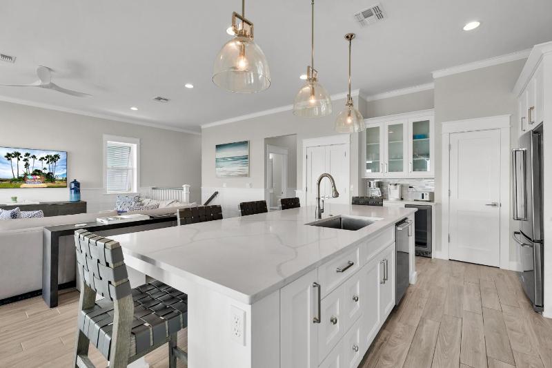 Kite One - Private bayside home with Pool and Hot Tub home - image 36