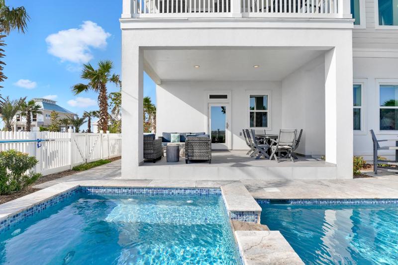 Kite One - Private bayside home with Pool and Hot Tub home - image 16