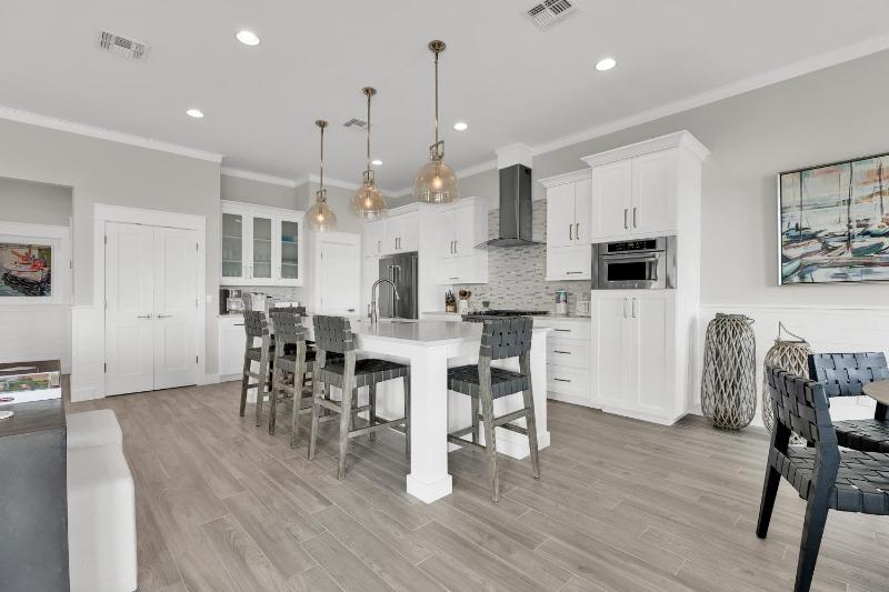 Kite One - Private bayside home with Pool and Hot Tub home - image 19