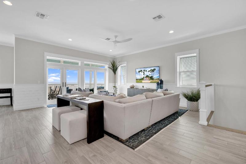 Kite One - Private bayside home with Pool and Hot Tub home - image 10