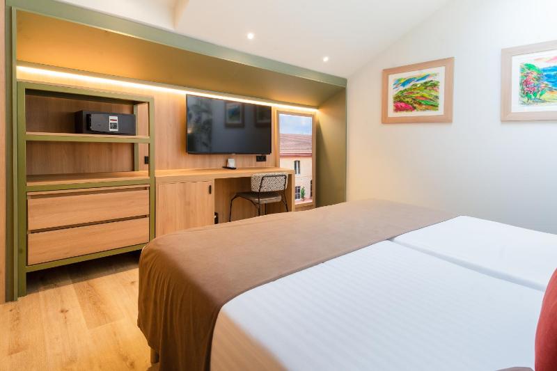 Double Room - Attic image 4