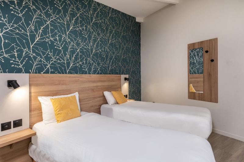 Double Room image 4