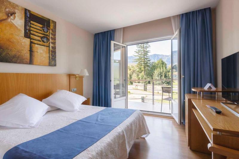 Double or Twin Room with Terrace image 1