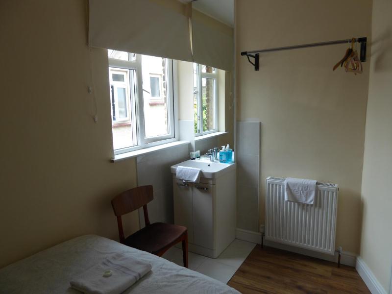 Single Room image 1