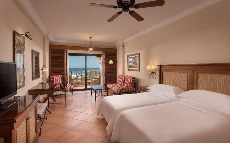 Deluxe Twin Room with Sea View image 3