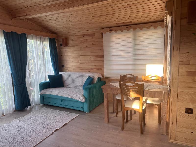 One-Bedroom Bungalow image 4
