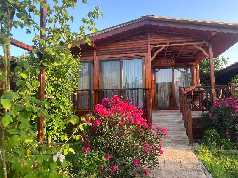 One-Bedroom Bungalow image 1