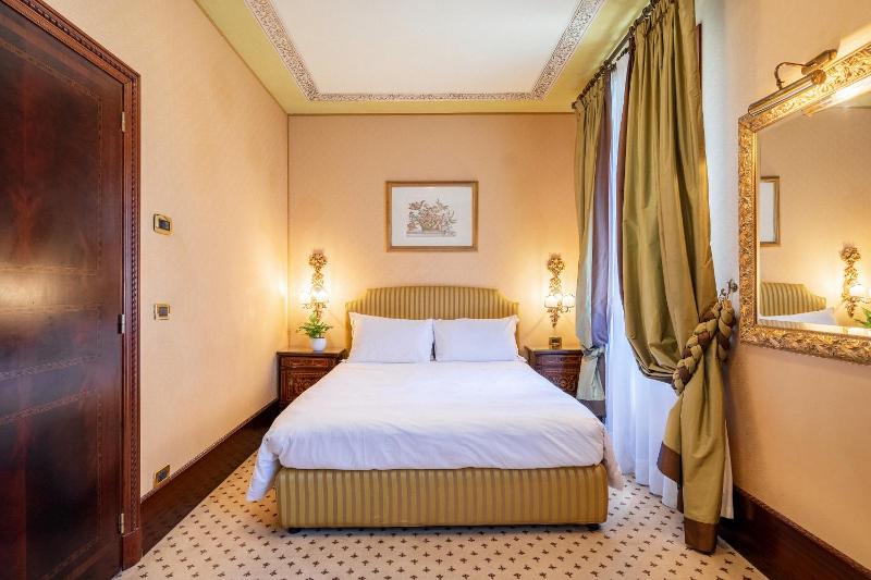 Classic Double or Twin Room image 4