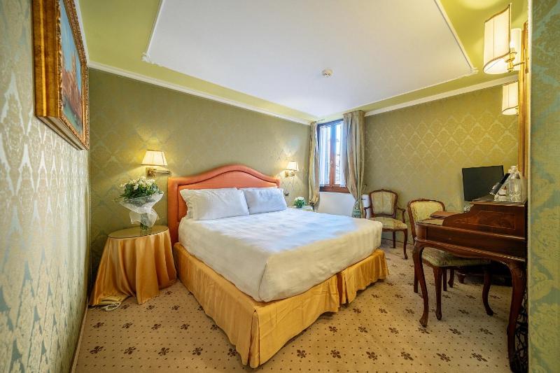 Deluxe Room image 4