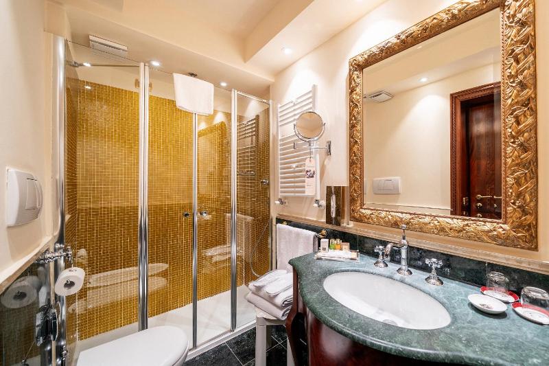 Classic Double or Twin Room image 3