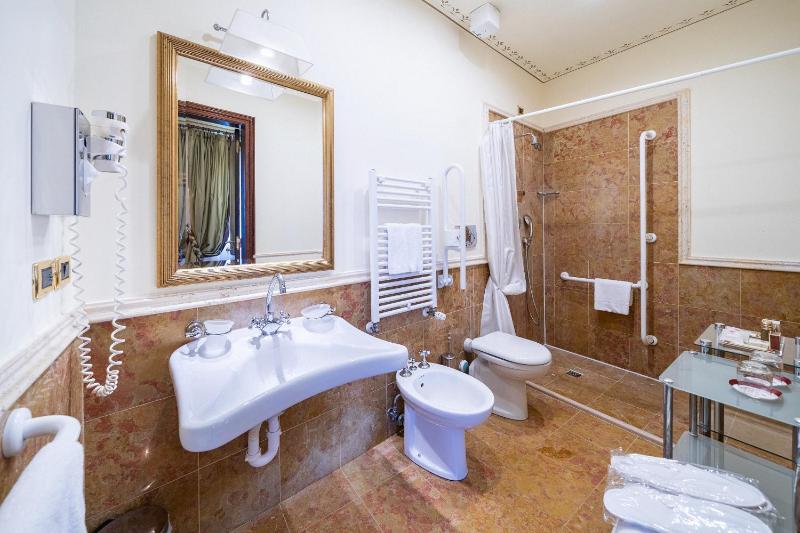 Classic Double or Twin Room image 2