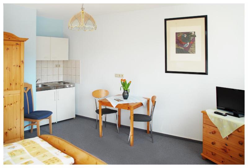  One-Bedroom Apartment image 3