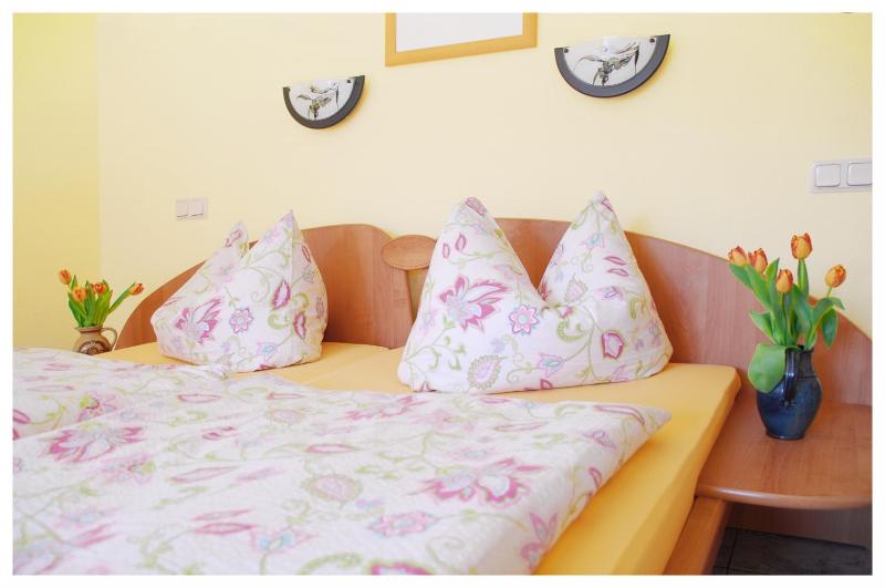 Economy Double Room image 3
