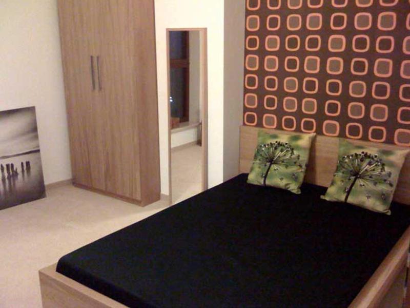 Basic Double Room image 3