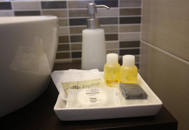 Deluxe Double or Twin Room image 2