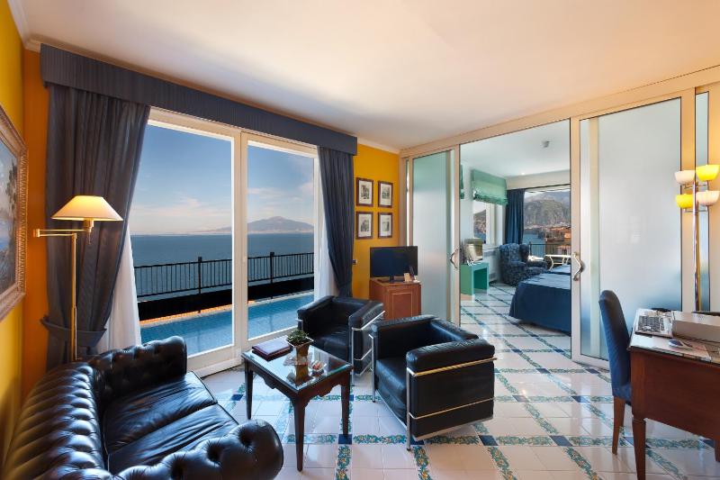 Suite with Sea View image 3