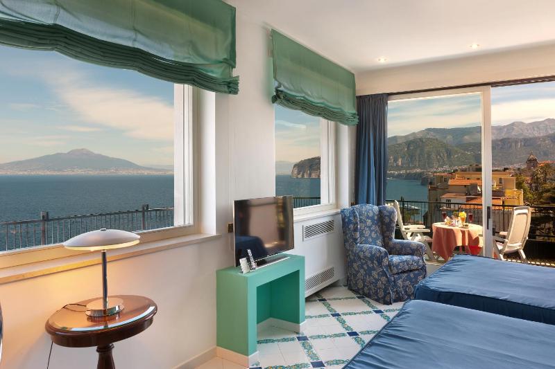 Suite with Sea View image 4
