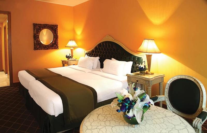 Standard Twin Room image 4