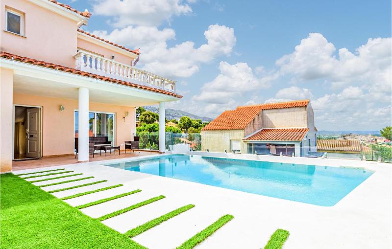 Amazing Home In Oropesa Del Mar - image 7