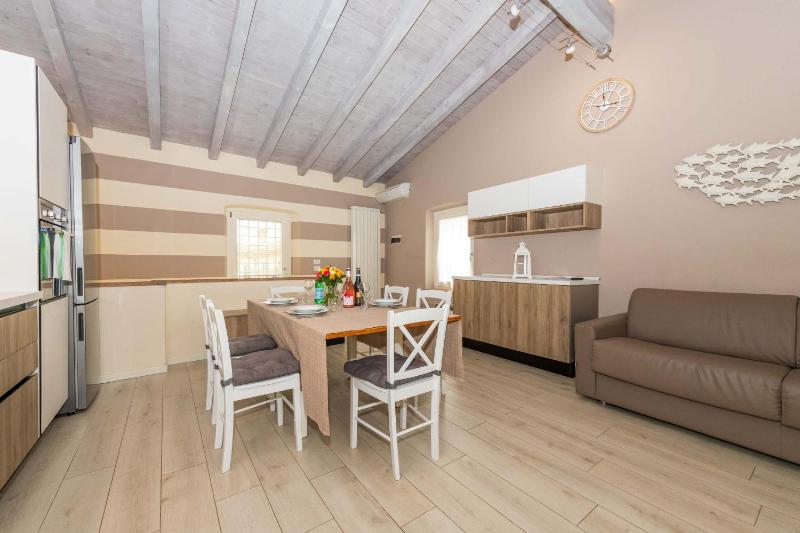 Two-Bedroom Apartment with Garden View - Split Level image 3