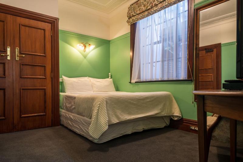 Classic Single Room image 2