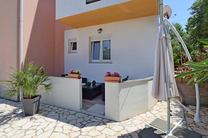 One-Bedroom Apartment with Terrace image 2