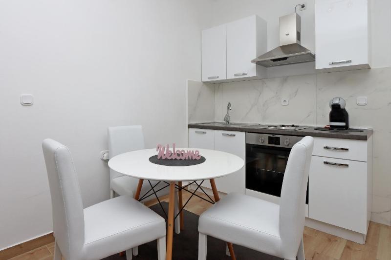 Apartment Pag 6412b - image 14