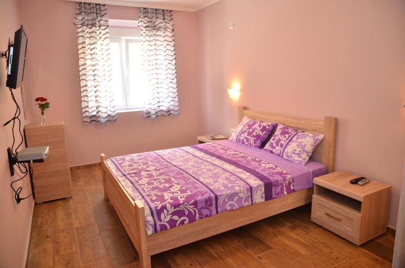 One-Bedroom Apartment image 4