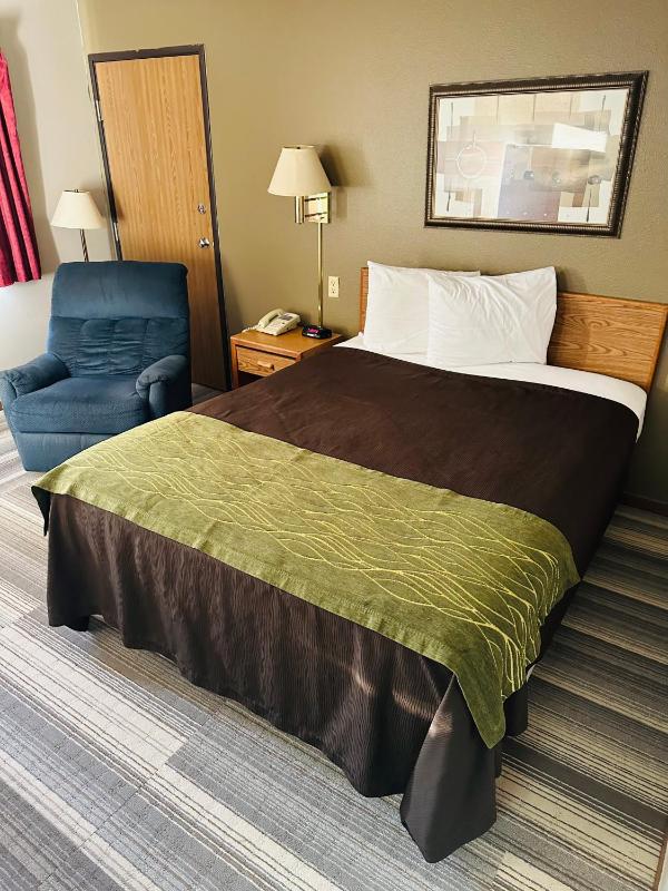 Queen Room - Disability Access image 1