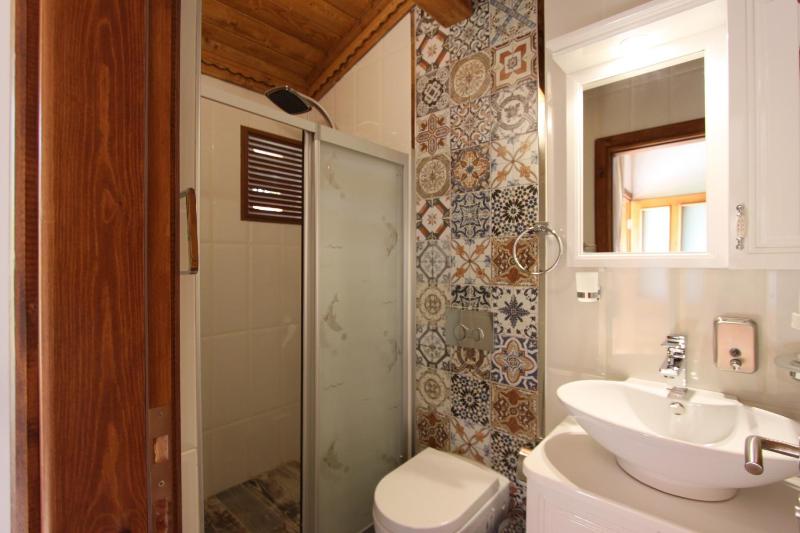 Standard Triple Room image 2