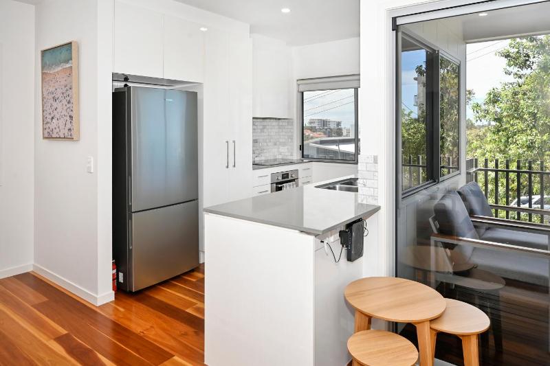 Spacious New 2 bedroom Kings Beach Townhouse ZF2 - image 9