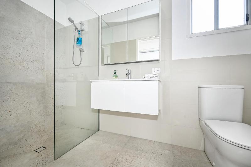 Spacious New 2 bedroom Kings Beach Townhouse ZF2 - image 13