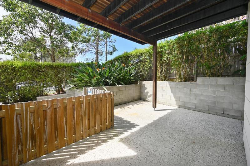 Spacious New 2 bedroom Kings Beach Townhouse ZF2 - image 15