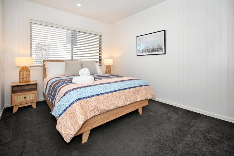 Spacious New 2 bedroom Kings Beach Townhouse ZF2 - image 12