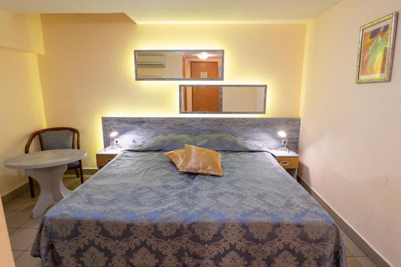 Double Room - Basement image 3
