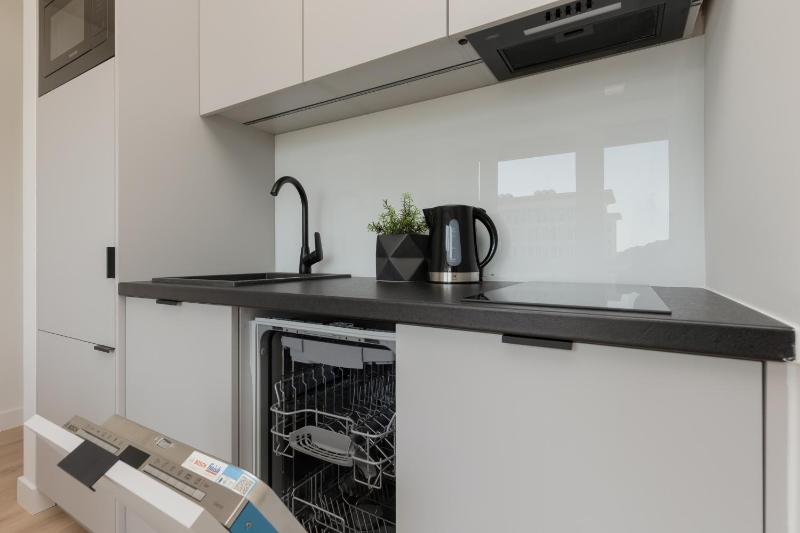 Amazing Spacious Apartments in Warsaw City Center by Noclegi Renters - image 16