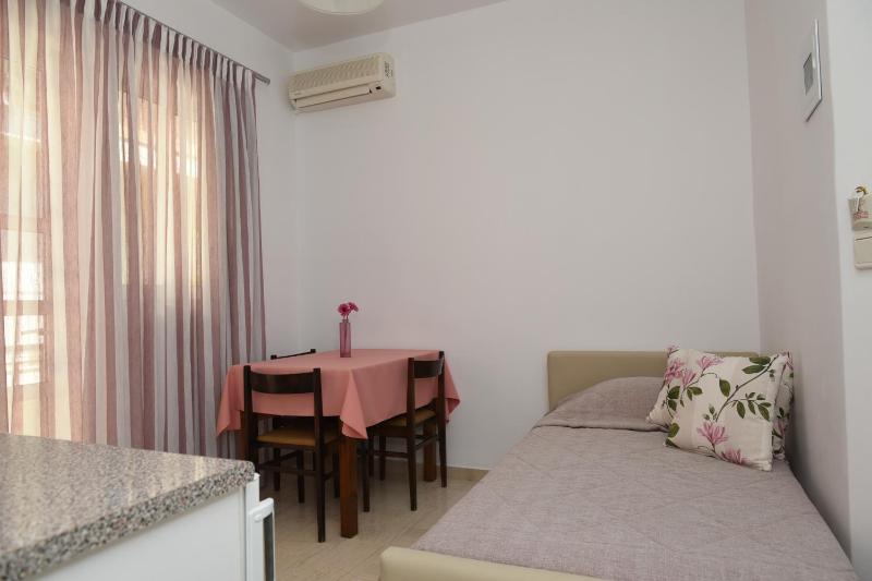 One-Bedroom Apartment (3 Adults) image 4