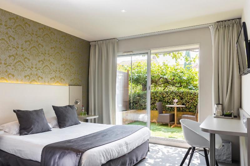 Double Room with Terrace image 4