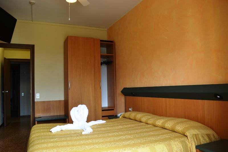 Double or Twin Room with Lake View image 2