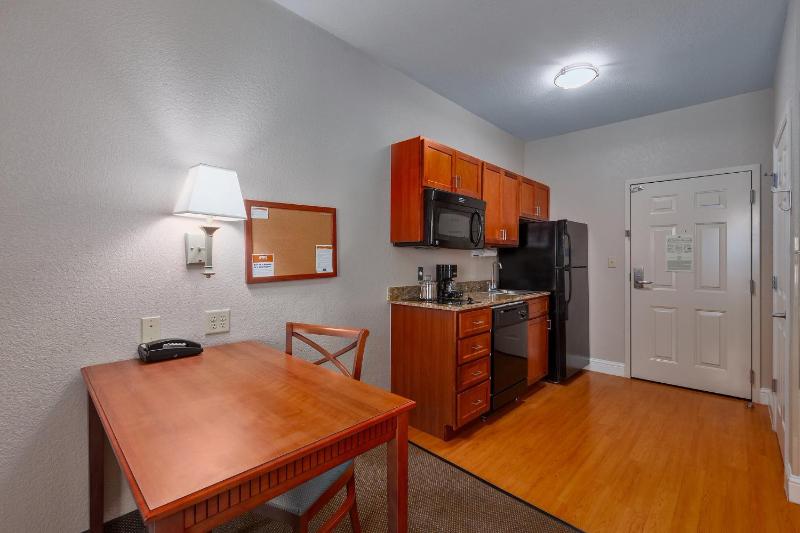 King Studio Suite image 2