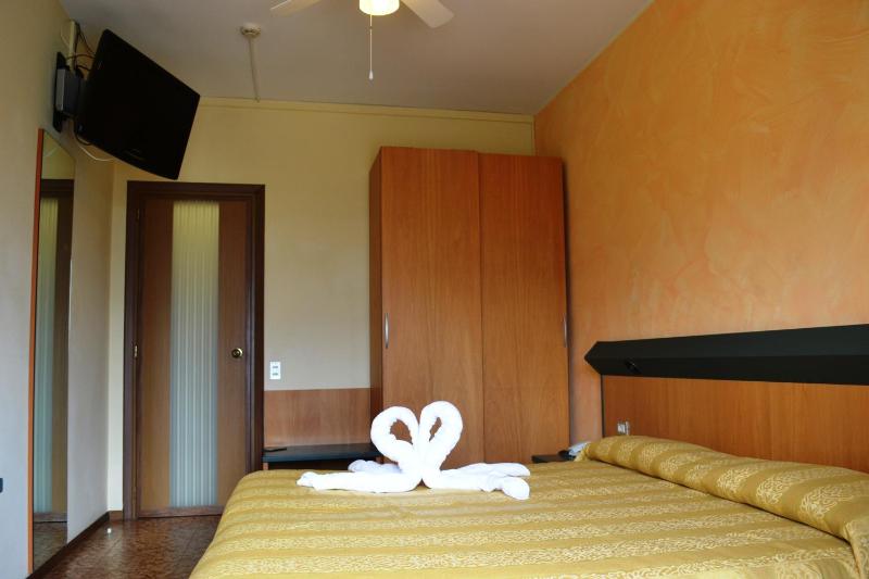 Double or Twin Room with Lake View image 3