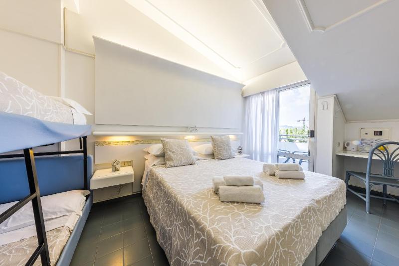Quadruple Room image 1