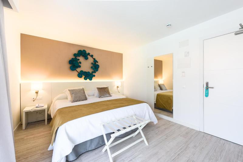 Hot Tub Deluxe Double room with Terrace image 3