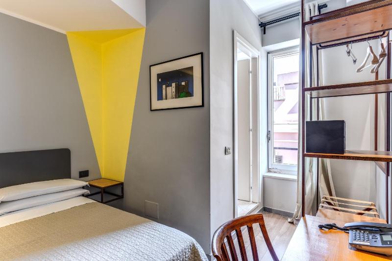 Small Double Room image 3