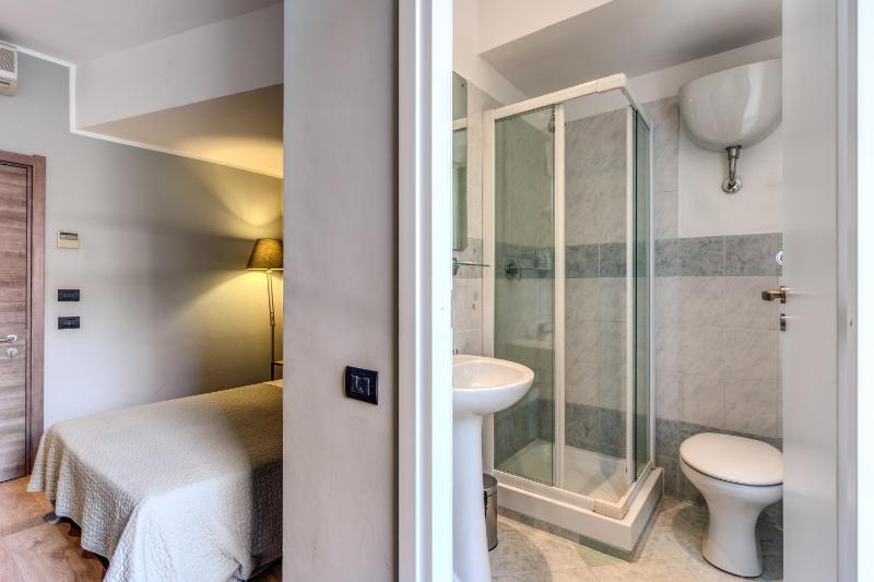 Small Double Room image 2