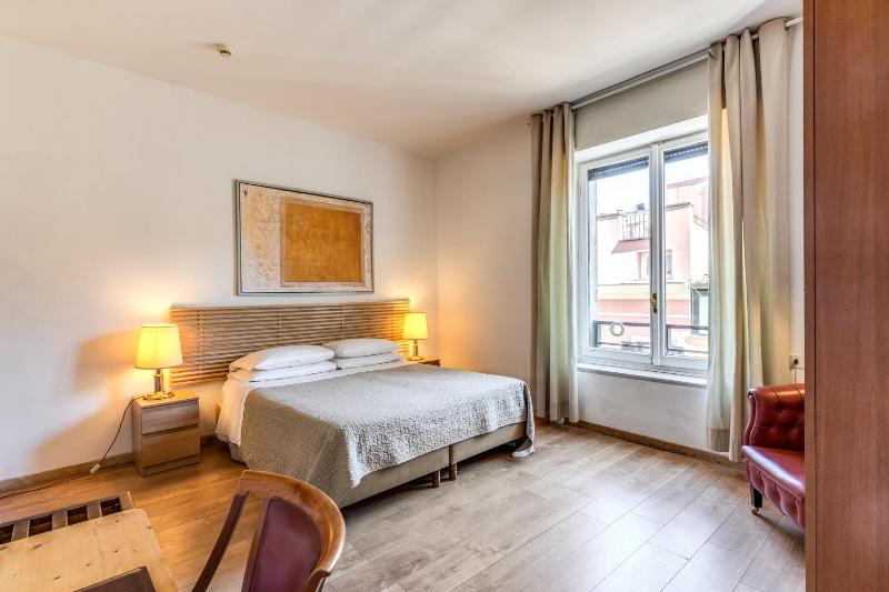 Economy Double Room image 4