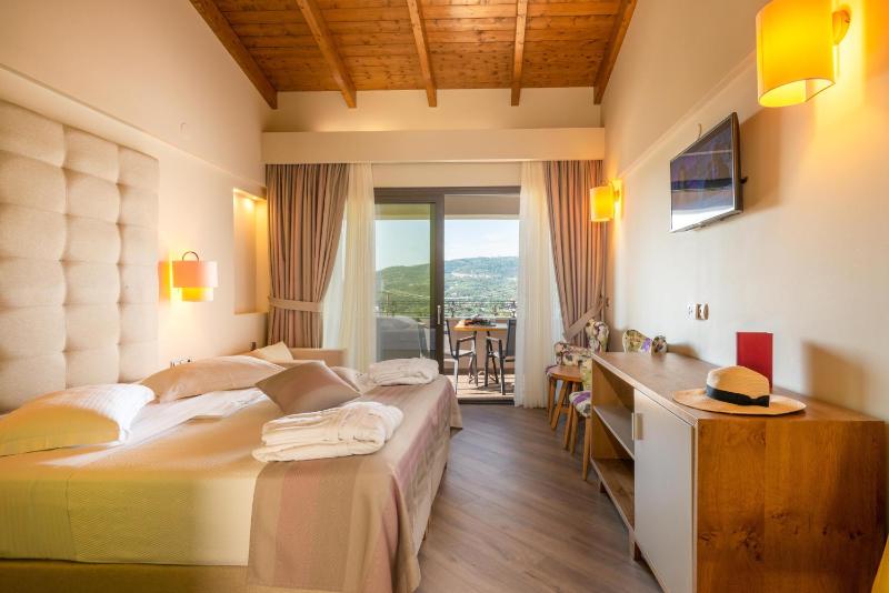 Superior Double Room with Mountain View image 3