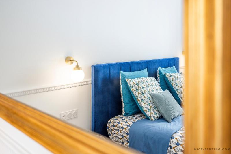 Nice Renting - FRANCE - Luxury Suite Palace Love Jacuzzi - Few meters from Sea - image 5
