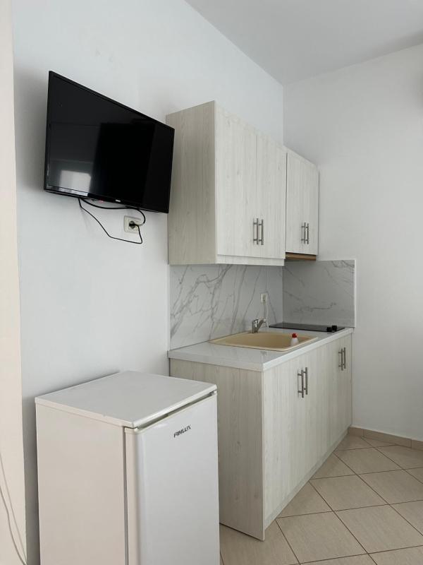 Joni Apartments - image 12
