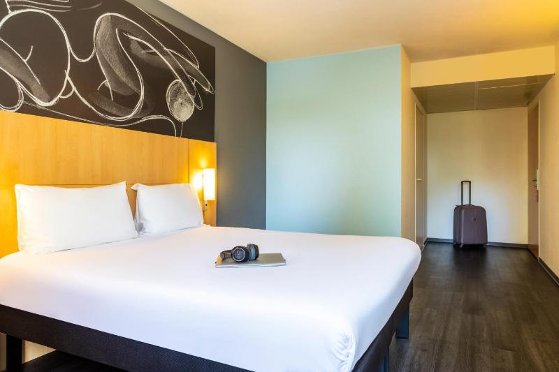 Premium Double Room with Forest View image 3